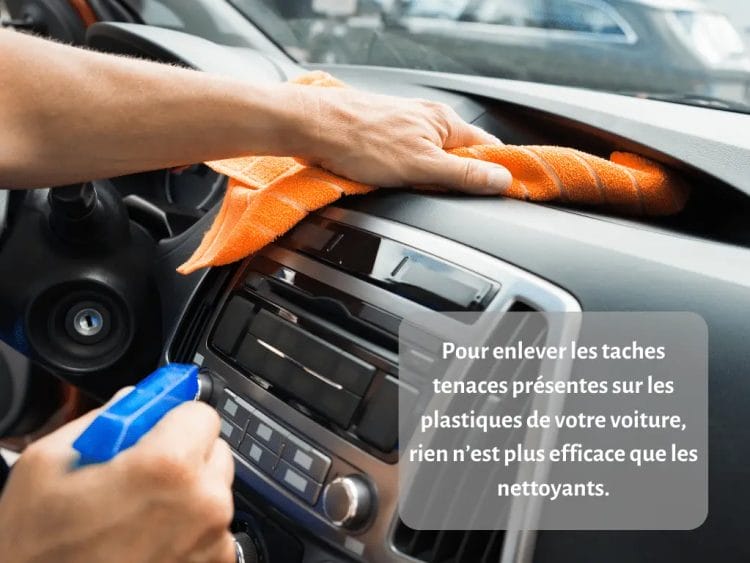 Comment nettoyer les plastiques d'une voiture ?