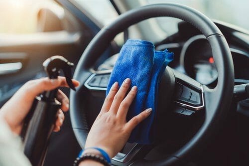 Quels sont les produits pour nettoyer et désinfecter le volant d’une voiture ? 1