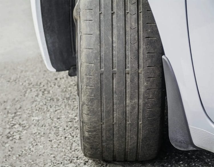 Comment rouler en sécurité avec des pneus de voiture usés ? 1